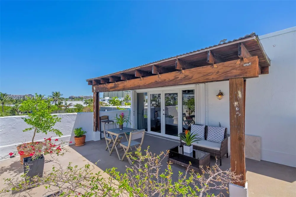 209 E Enid Dr #36 Key Biscayne, FL 33149