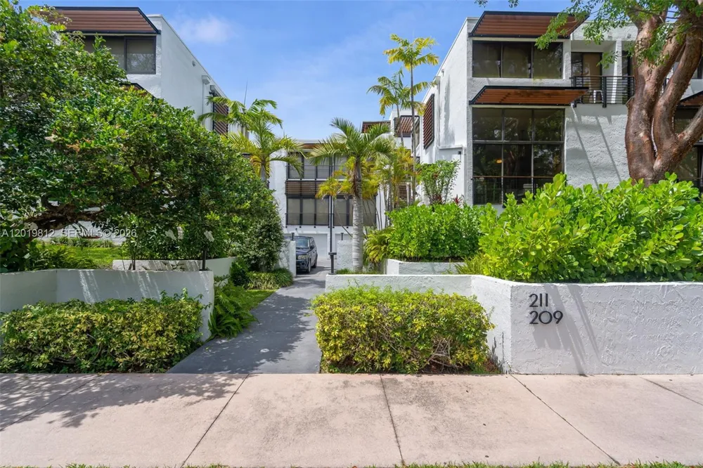 209 E Enid Dr #36 Key Biscayne, FL 33149