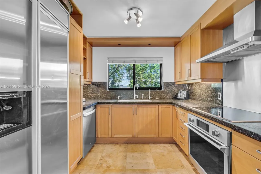 209 E Enid Dr #36 Key Biscayne, FL 33149