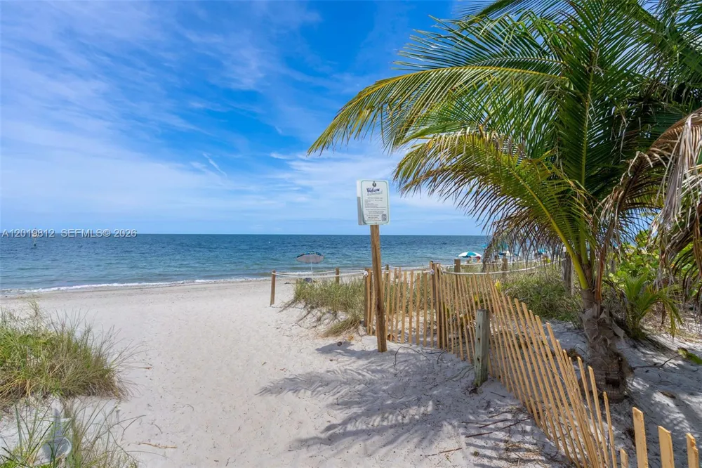209 E Enid Dr #36 Key Biscayne, FL 33149