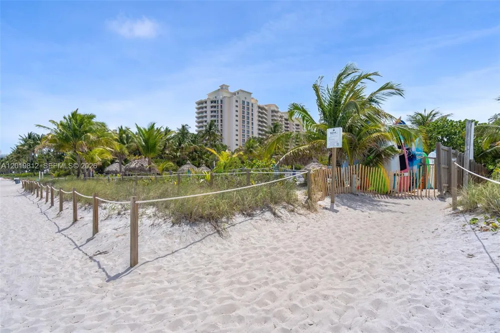 209 E Enid Dr #36 Key Biscayne, FL 33149