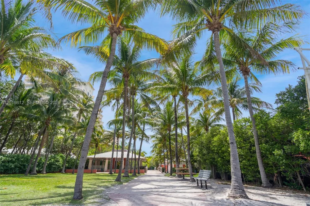 209 E Enid Dr #36 Key Biscayne, FL 33149