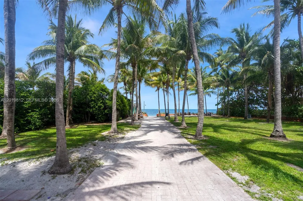 209 E Enid Dr #36 Key Biscayne, FL 33149