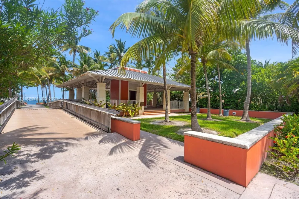 209 E Enid Dr #36 Key Biscayne, FL 33149