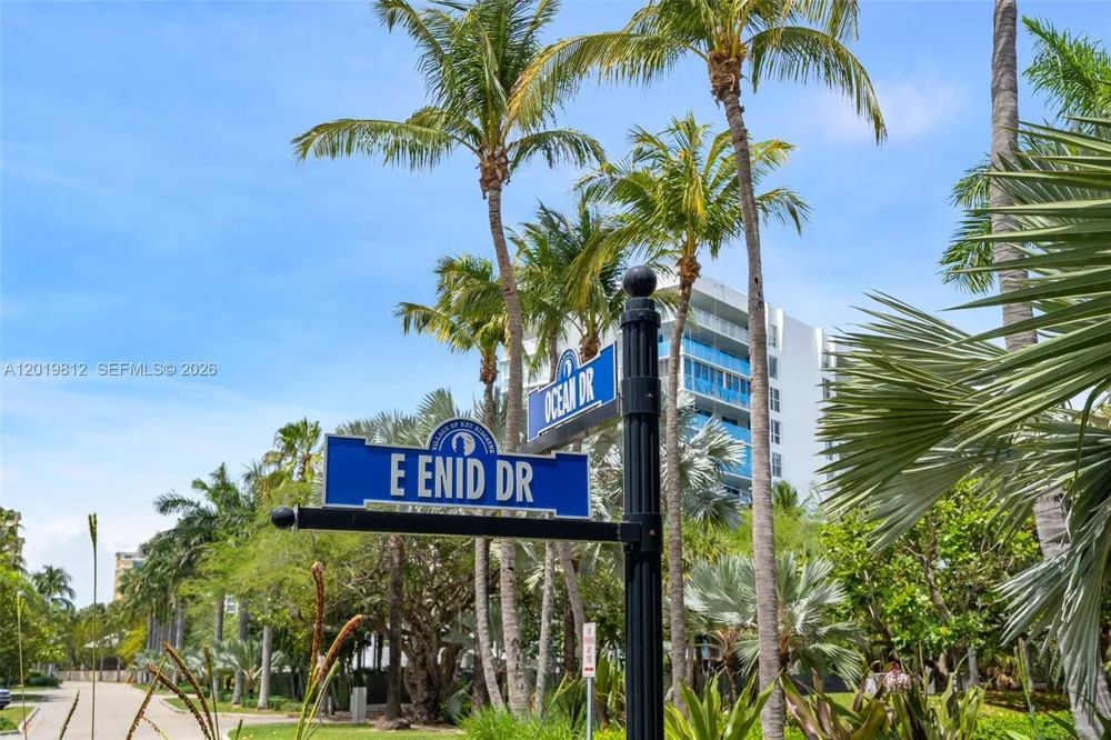 209 E Enid Dr #36 Key Biscayne, FL 33149