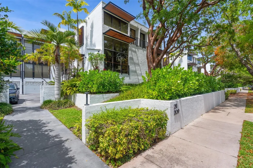 209 E Enid Dr #36 Key Biscayne, FL 33149