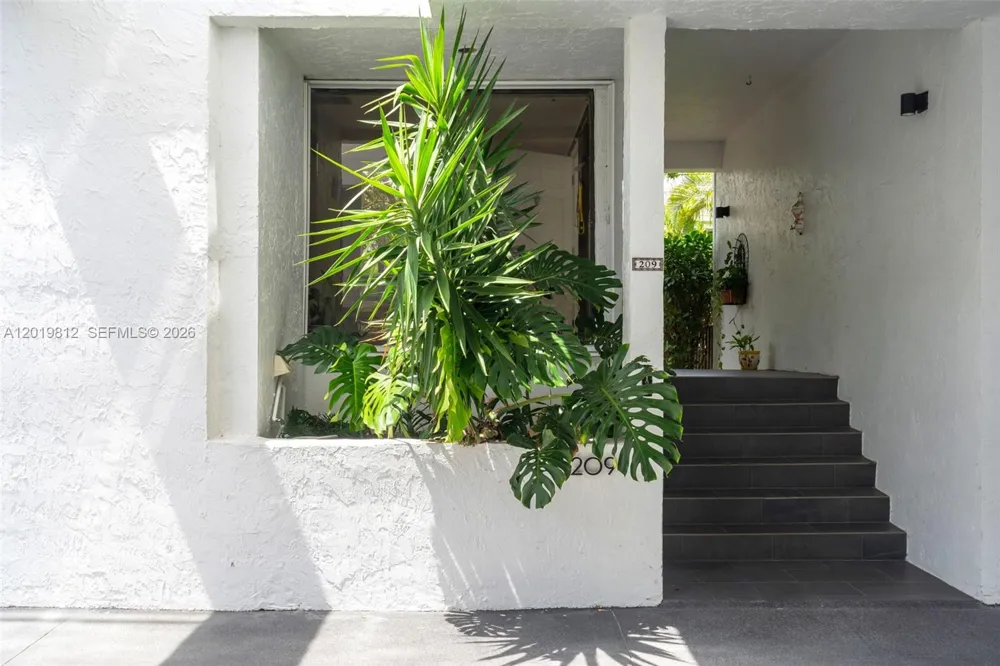 209 E Enid Dr #36 Key Biscayne, FL 33149