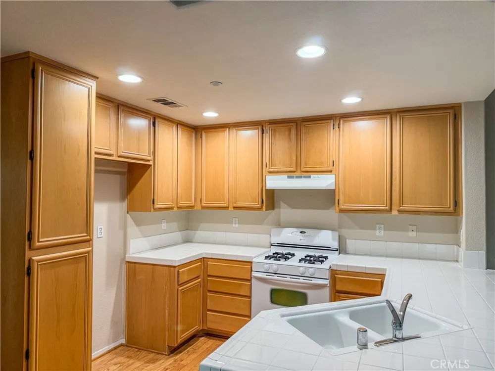 25176 Crest Haven #2 Murrieta, CA 92562