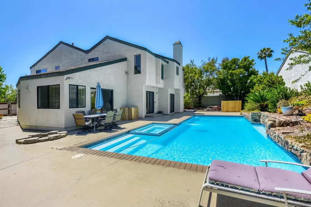5687 Menorca Dr San Diego, CA 92124