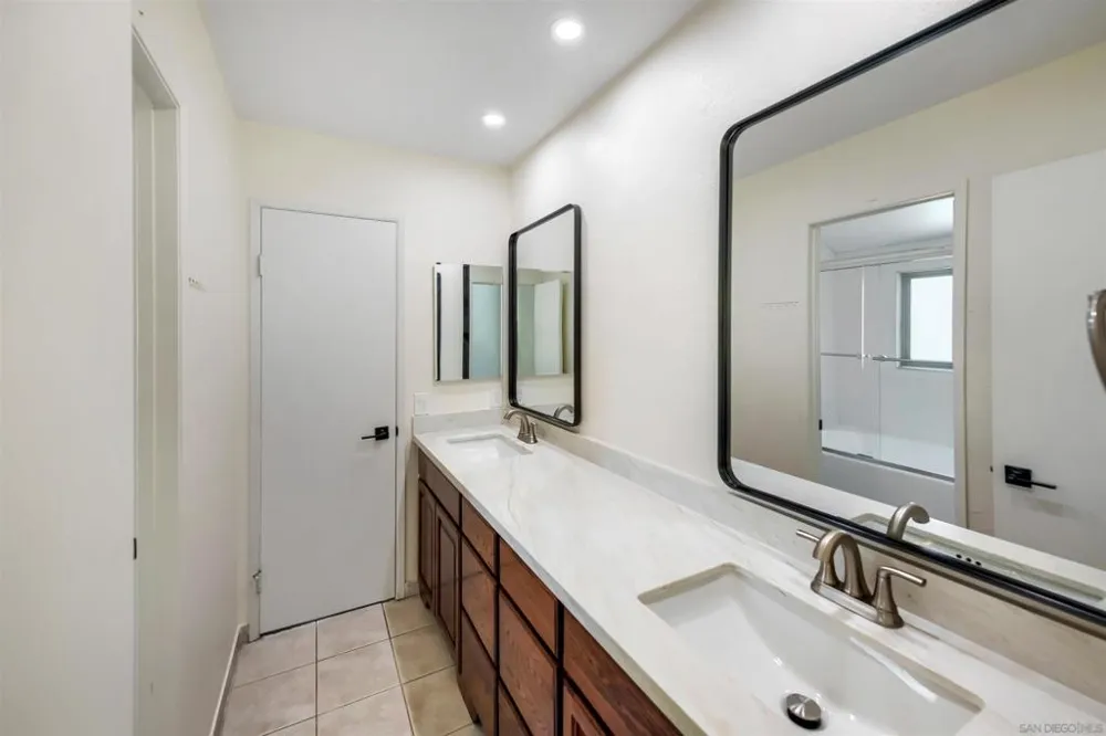 5687 Menorca Dr San Diego, CA 92124