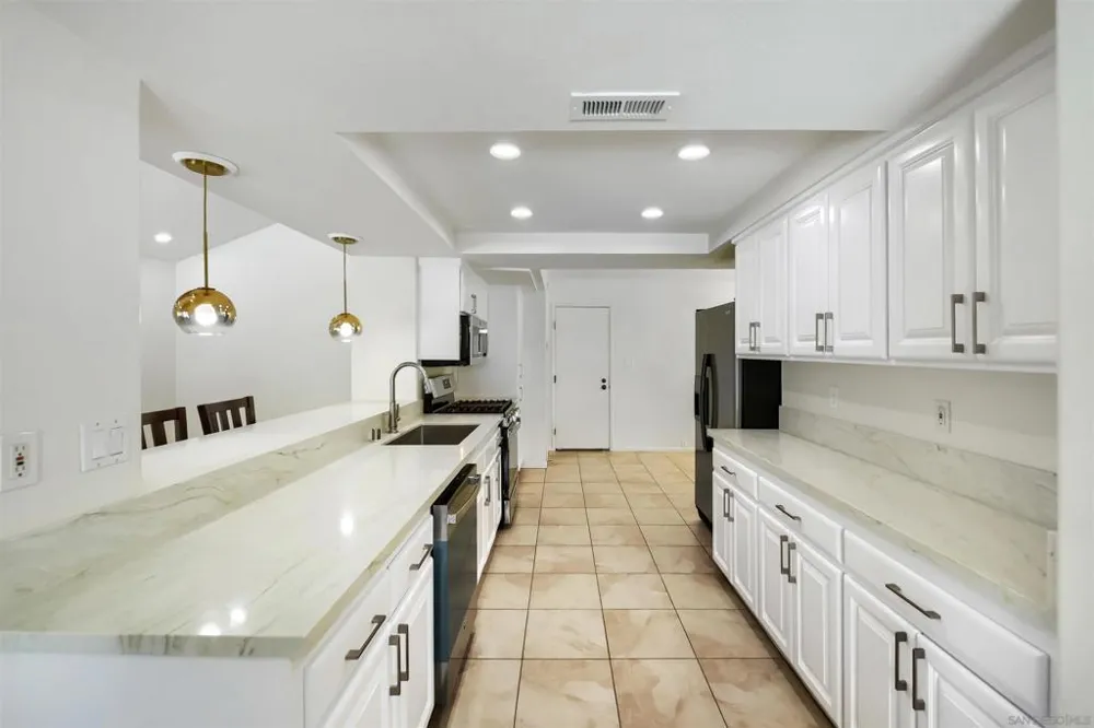 5687 Menorca Dr San Diego, CA 92124