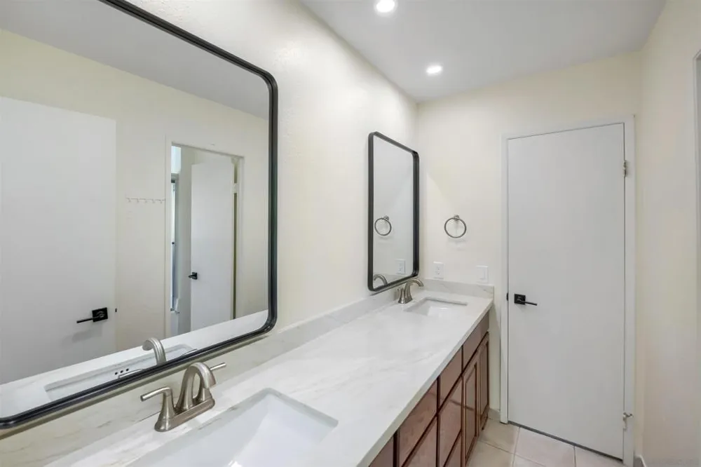 5687 Menorca Dr San Diego, CA 92124