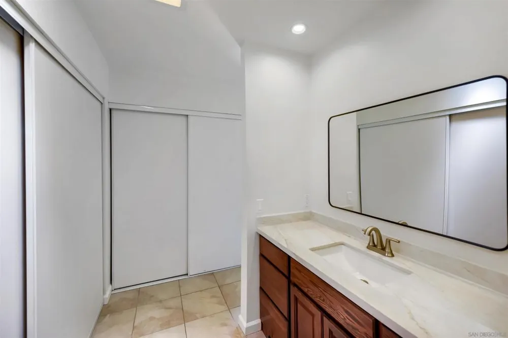 5687 Menorca Dr San Diego, CA 92124
