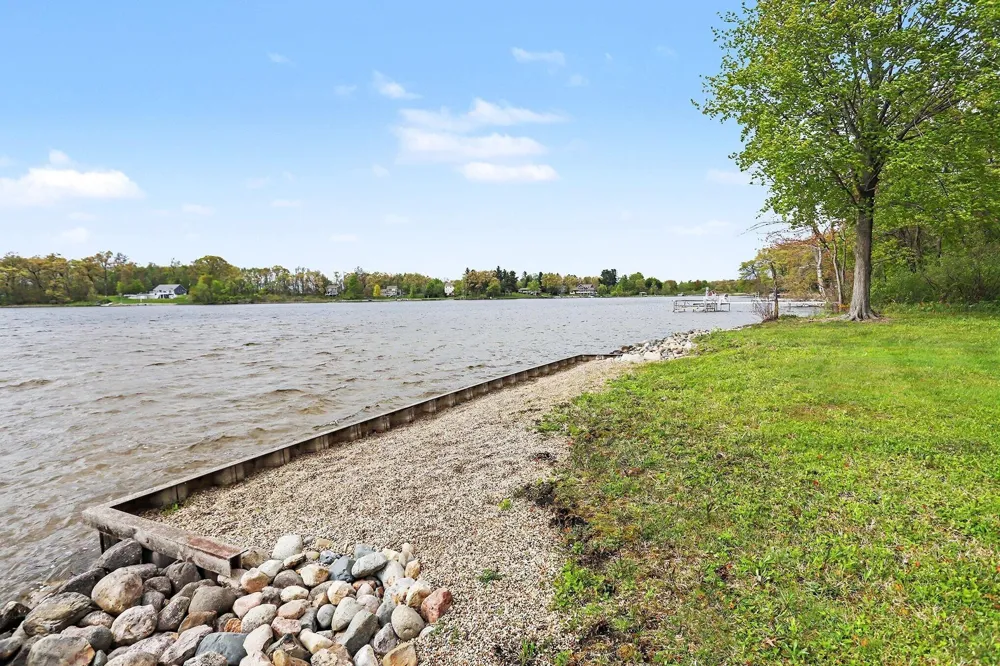 16 Baur Lane Vicksburg, MI 49097