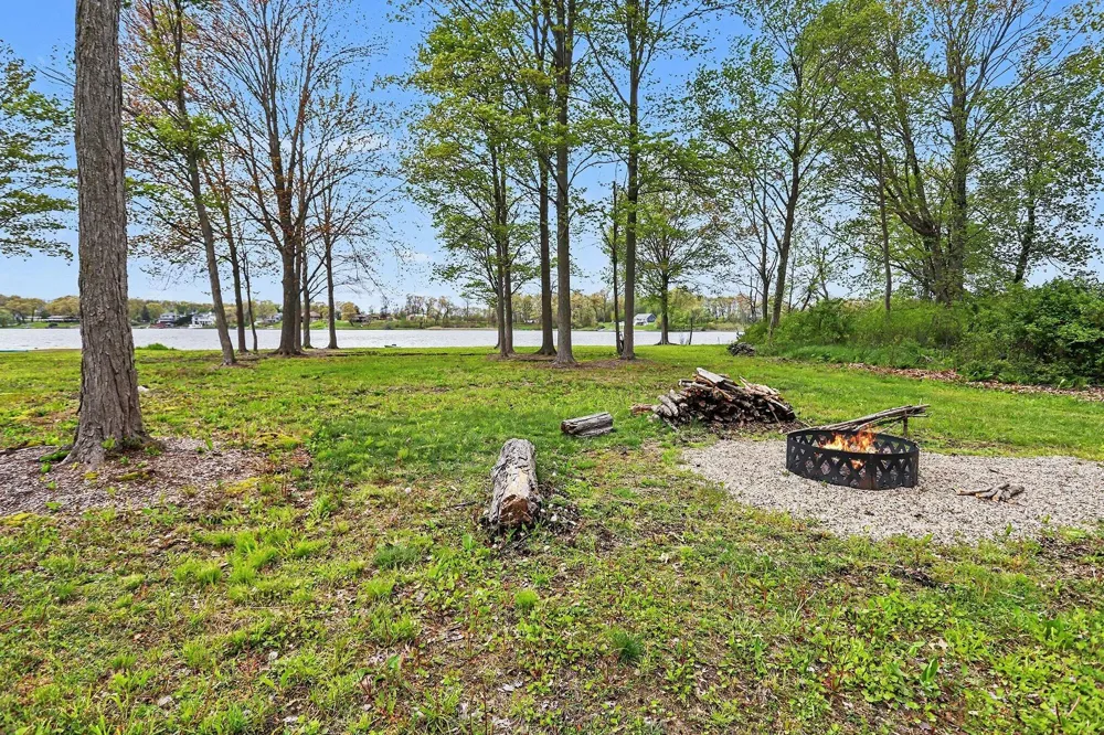 16 Baur Lane Vicksburg, MI 49097