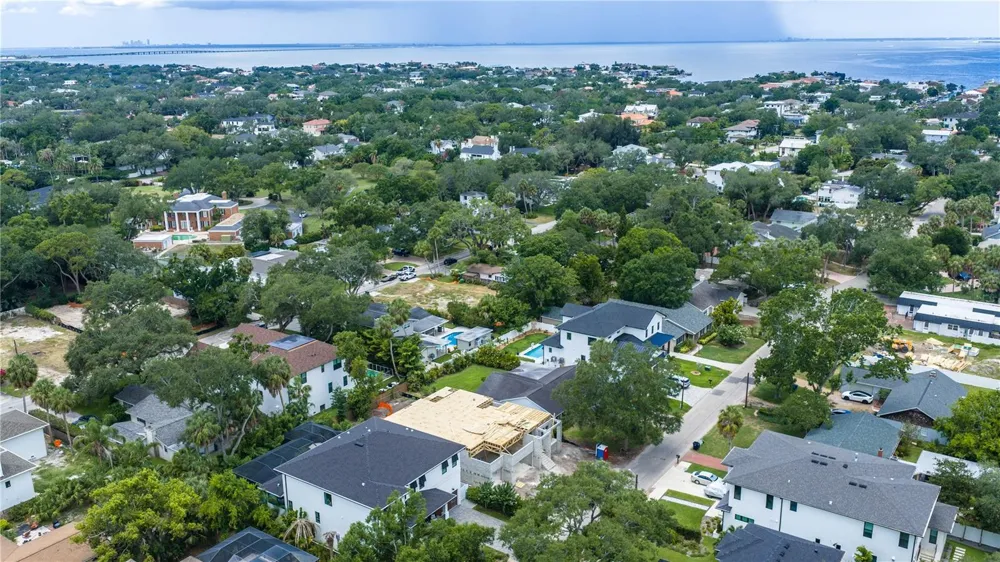 4506 W MELROSE AVENUE Tampa, FL 33629