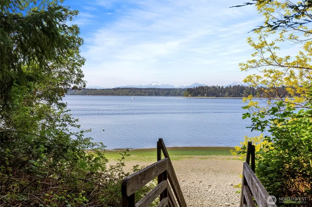13982 13970 Manzanita Road NE Bainbridge Island, WA 98110