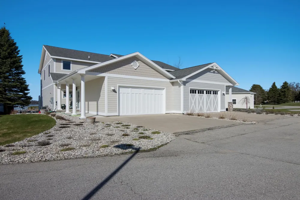 7484 Huckleberry Lane Milton Township, MI 49648