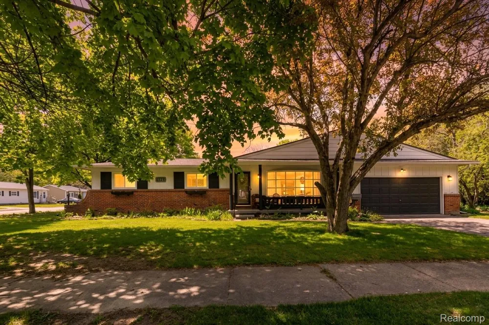 1227 Jackson Street Lapeer City, MI 48446