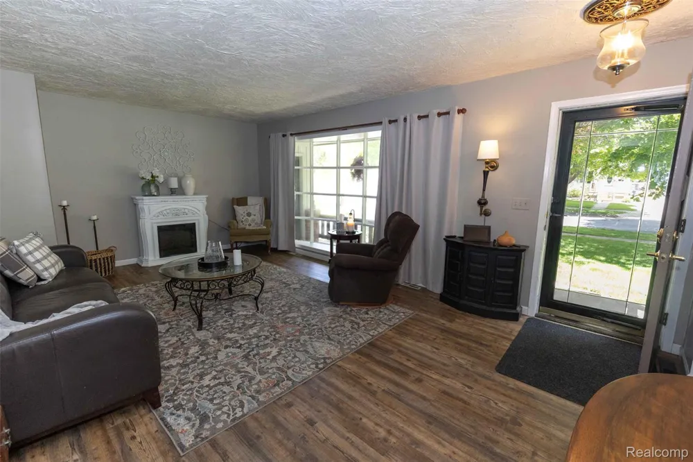 1227 Jackson Street Lapeer City, MI 48446