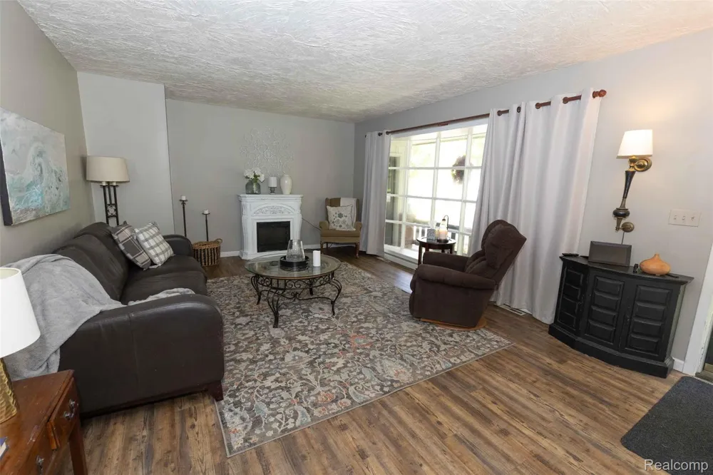 1227 Jackson Street Lapeer City, MI 48446