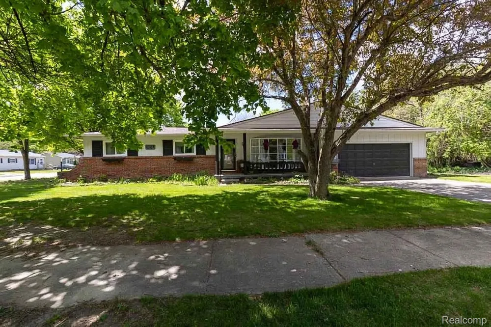1227 Jackson Street Lapeer City, MI 48446