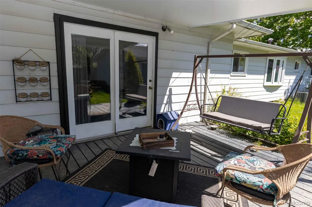 1227 Jackson Street Lapeer City, MI 48446