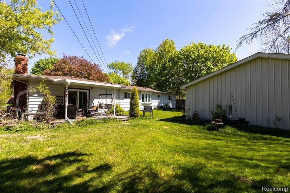 1227 Jackson Street Lapeer City, MI 48446