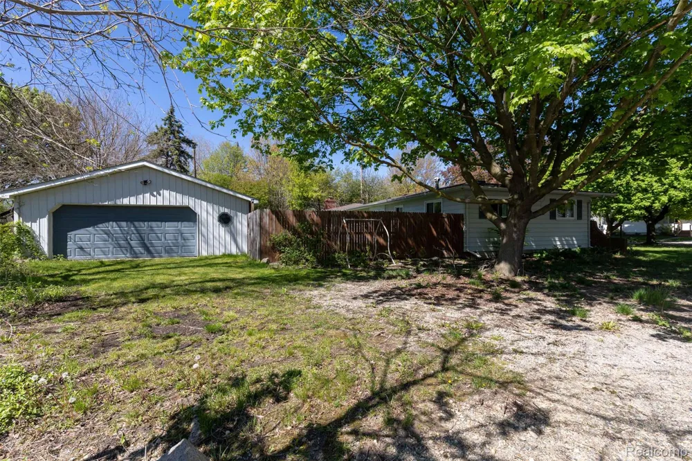 1227 Jackson Street Lapeer City, MI 48446