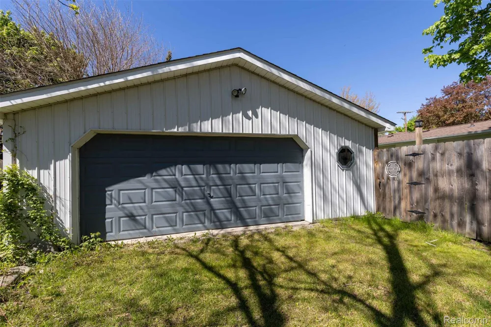 1227 Jackson Street Lapeer City, MI 48446