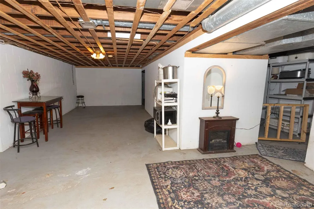 1227 Jackson Street Lapeer City, MI 48446