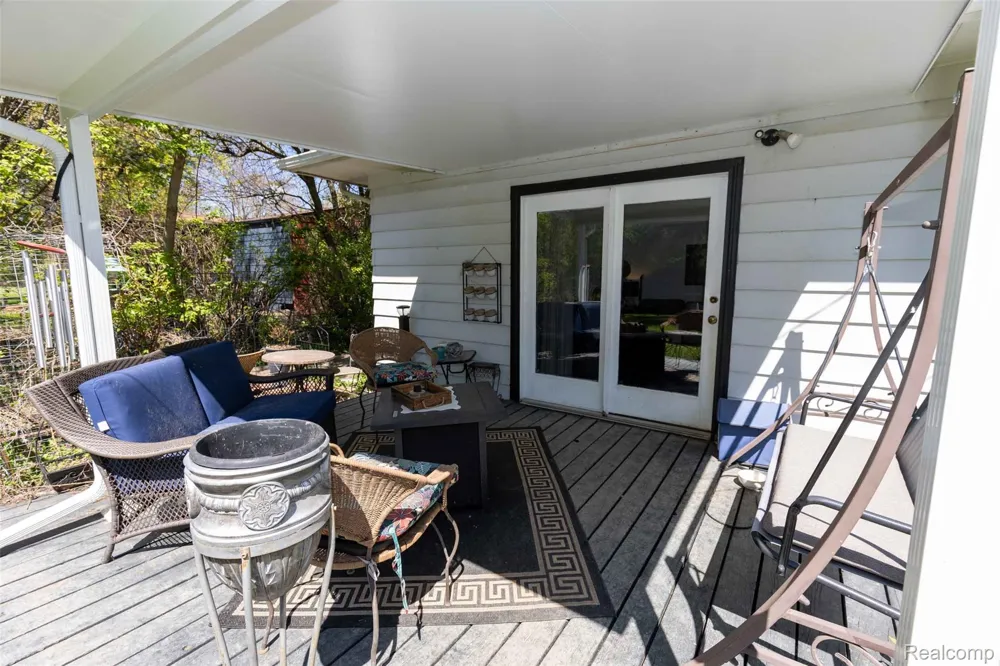 1227 Jackson Street Lapeer City, MI 48446
