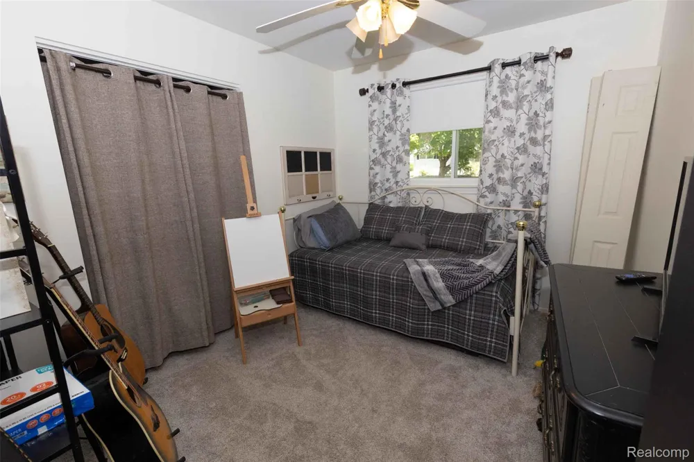 1227 Jackson Street Lapeer City, MI 48446