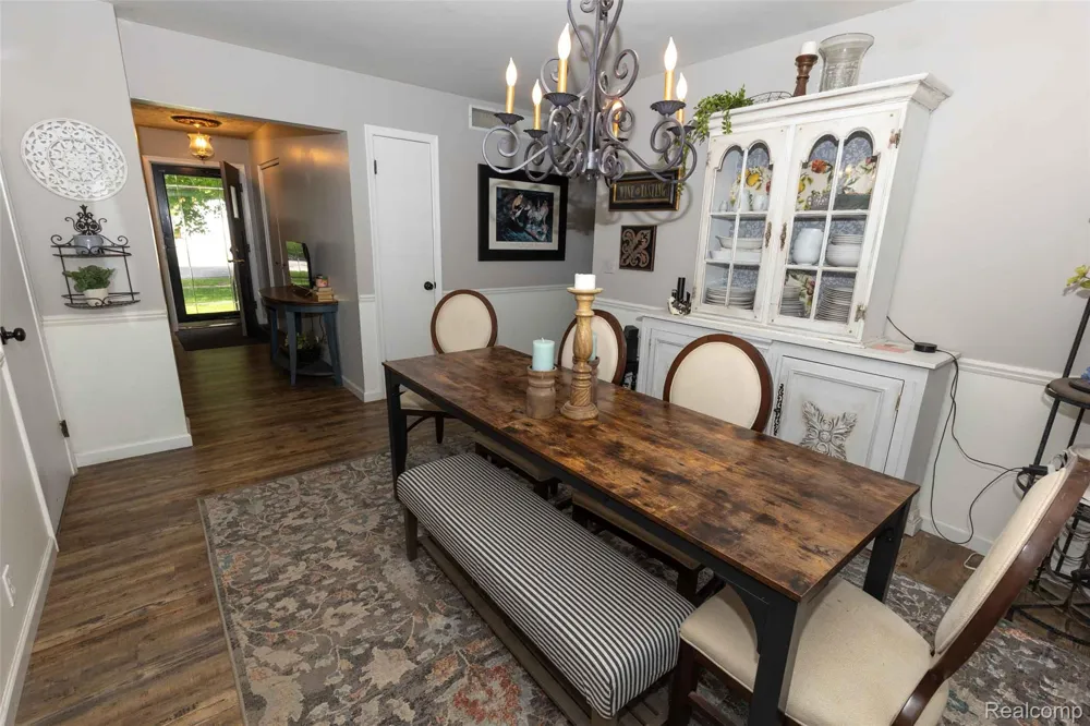 1227 Jackson Street Lapeer City, MI 48446