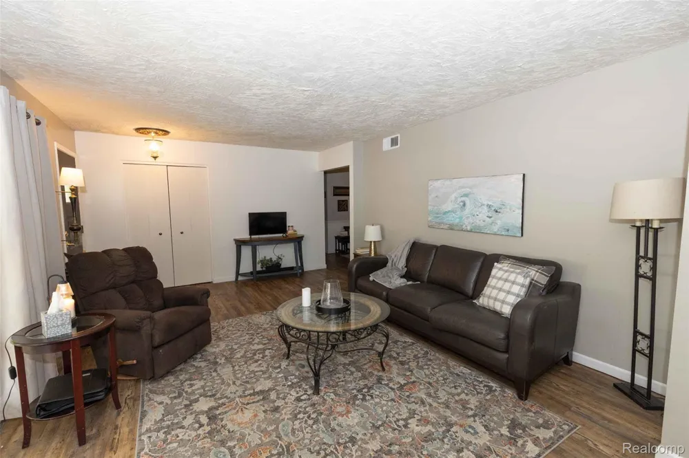 1227 Jackson Street Lapeer City, MI 48446