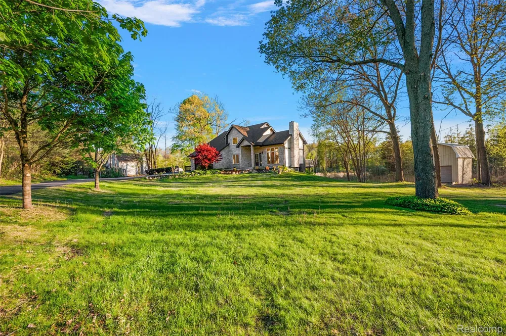 1585 Houghton Trail Groveland Township, MI 48462