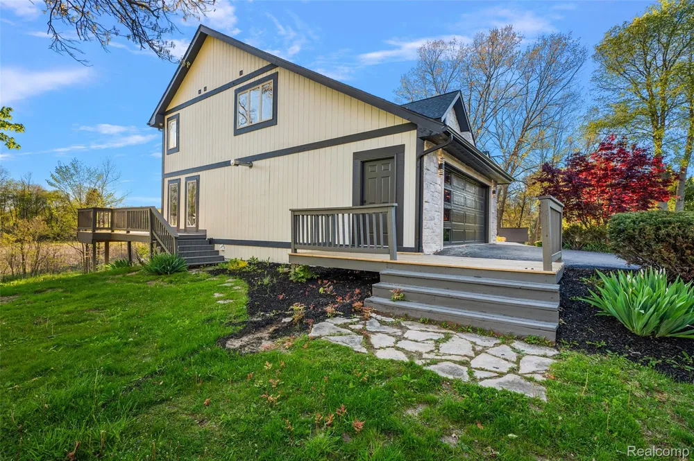 1585 Houghton Trail Groveland Township, MI 48462