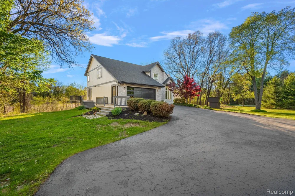 1585 Houghton Trail Groveland Township, MI 48462