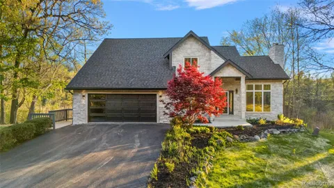 1585 Houghton Trail