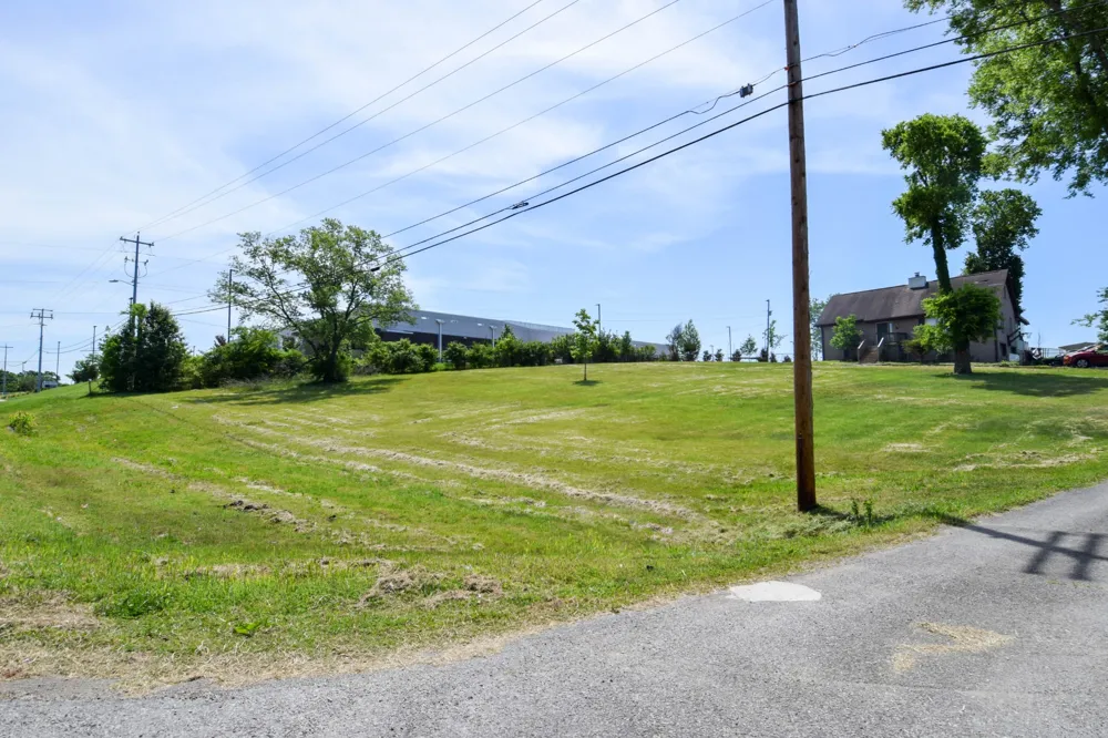 1933 Long Hollow Pike Gallatin, TN 37066
