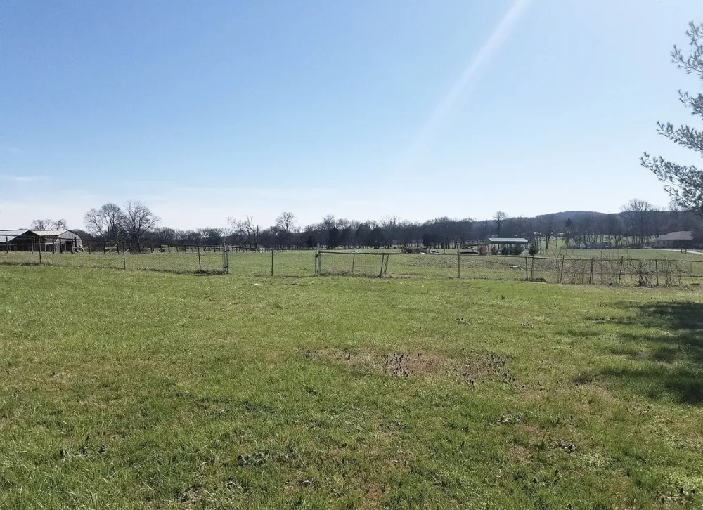 1933 Long Hollow Pike Gallatin, TN 37066