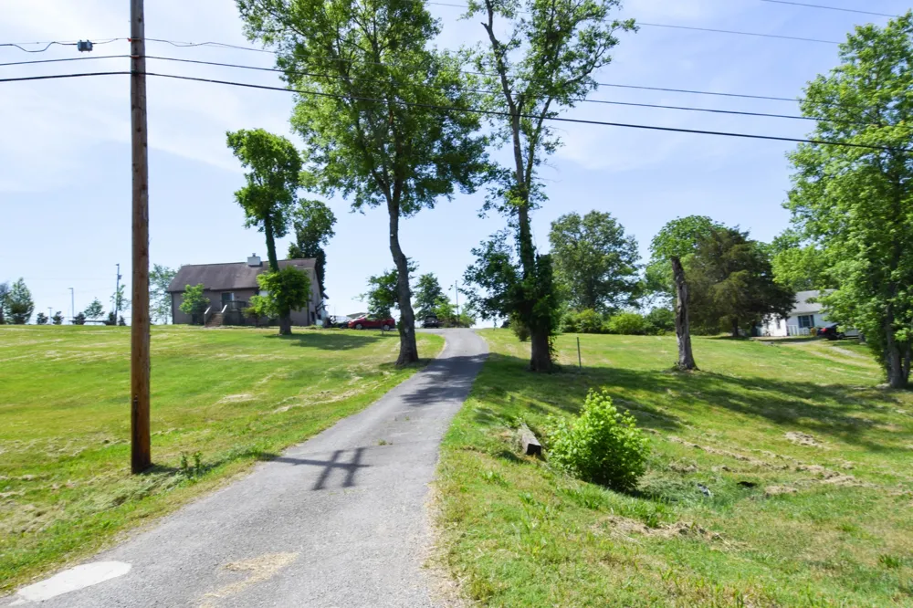 1933 Long Hollow Pike Gallatin, TN 37066