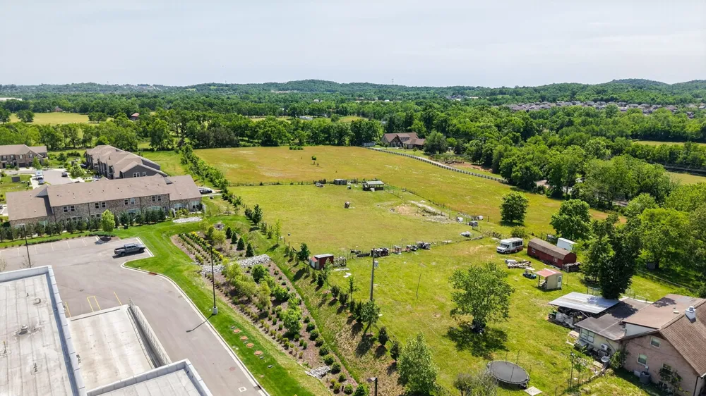 1933 Long Hollow Pike Gallatin, TN 37066