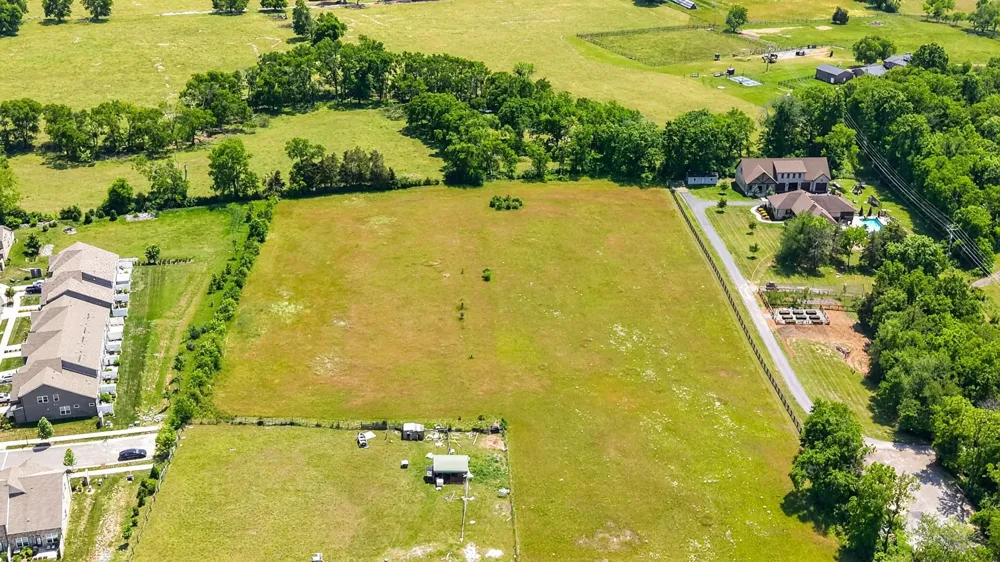 1933 Long Hollow Pike Gallatin, TN 37066