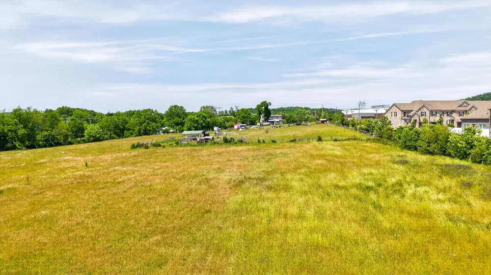 1933 Long Hollow Pike Gallatin, TN 37066