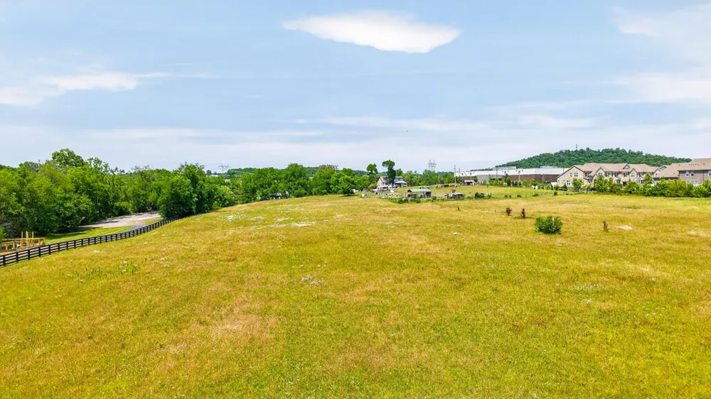 1933 Long Hollow Pike Gallatin, TN 37066