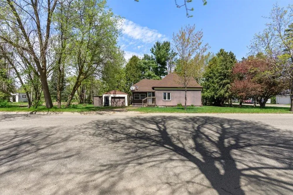 323 4th Street SE Staples, MN 56479