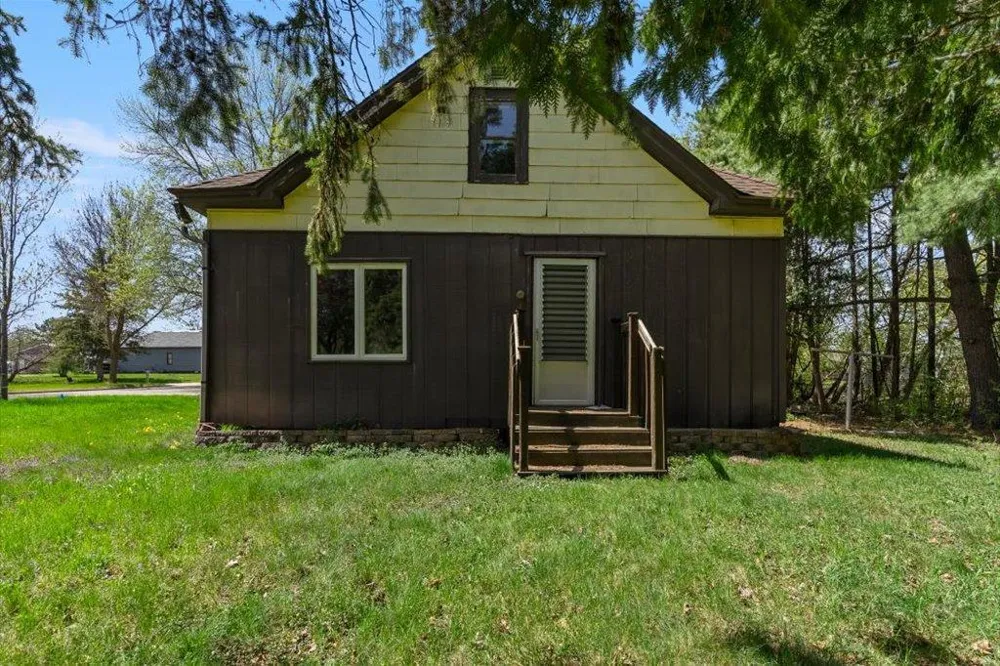 323 4th Street SE Staples, MN 56479