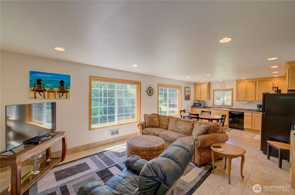 3331 239th Place Ocean Park, WA 98640