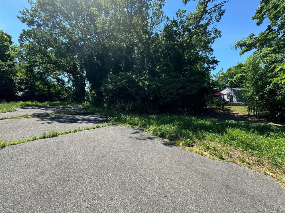215 Cortland Street Copiague, NY 11726